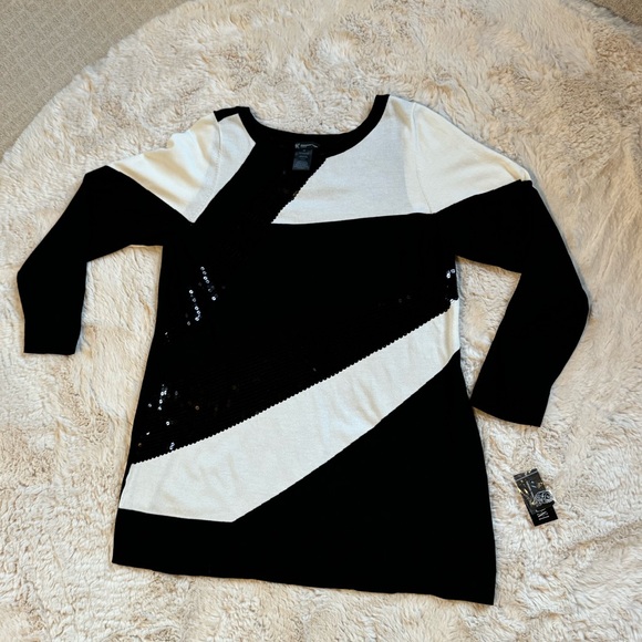 Black and White Sequin detail sweater - Picture 3 of 12